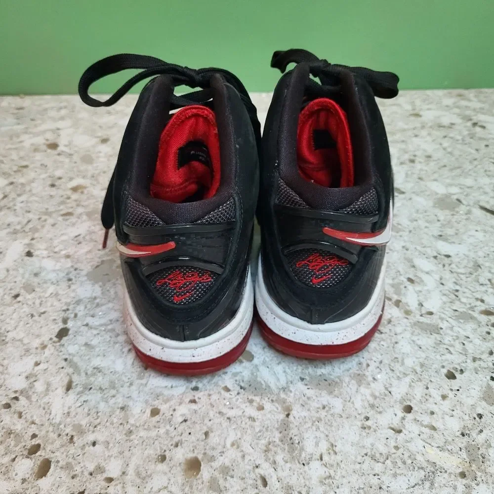 Nike Lebron James - Size 9